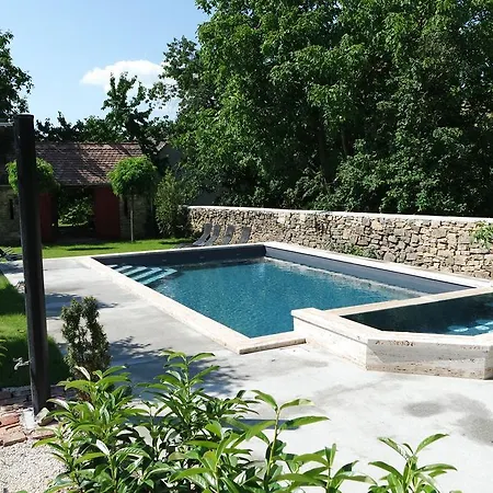 Bed and Breakfast Sarffy House 4*
