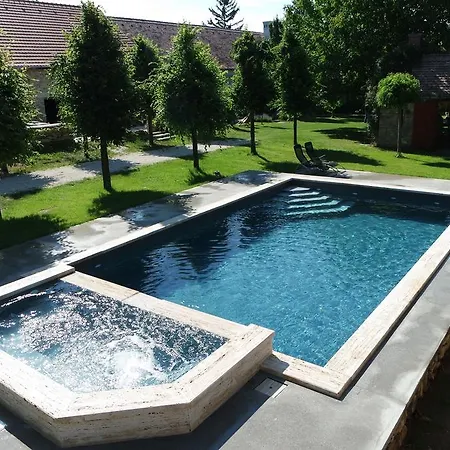 فندق مبيت وإفطار Sarffy House Dörgicse