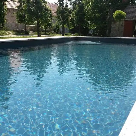 Sarffy House Bed and Breakfast 4*