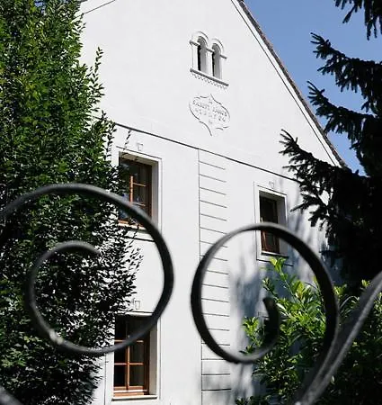 Sarffy House Bed & Breakfast Dörgicse