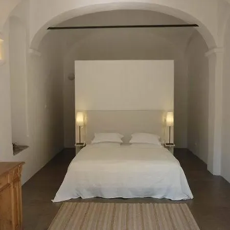 Sarffy House 5*