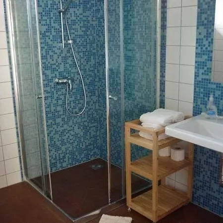 Bed and Breakfast Sarffy House 4*