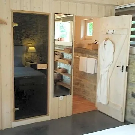 Sarffy House 4*